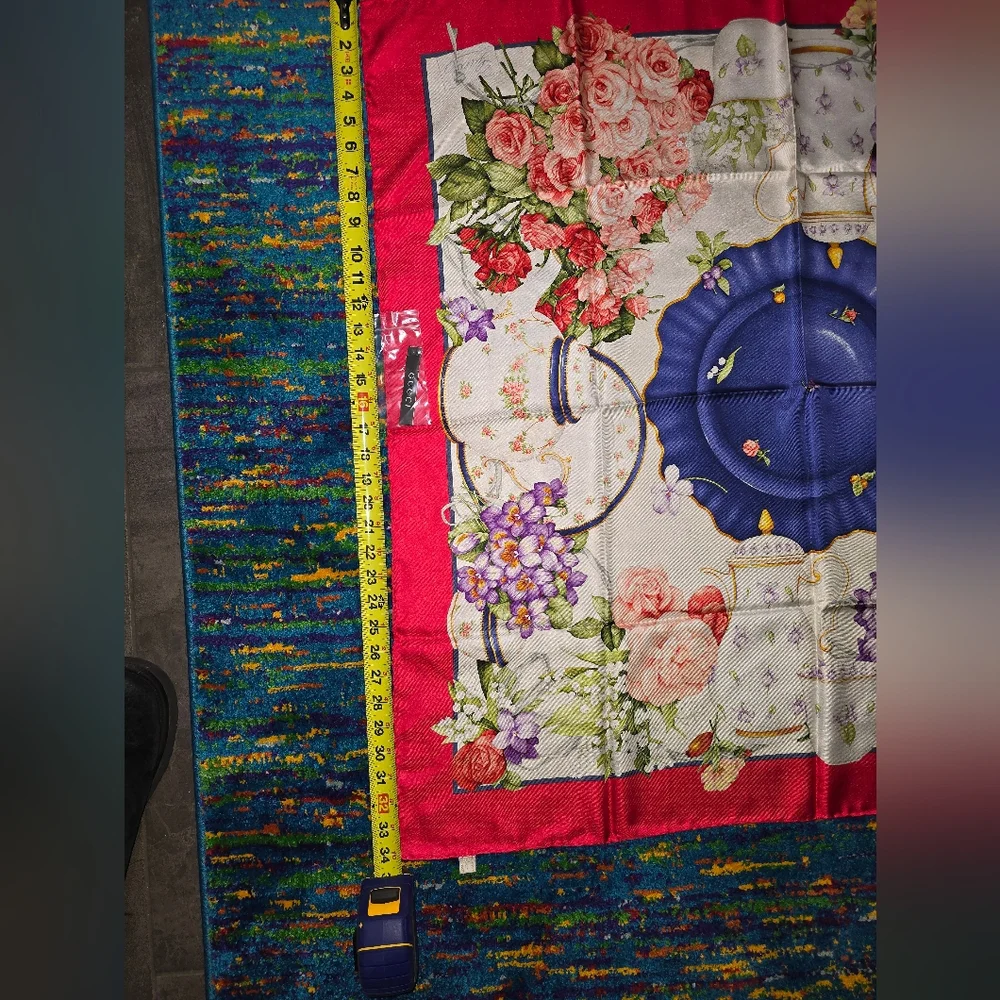 EUC Gucci Floral Teapot 100% Silk Scarf Made In  Italy.‎